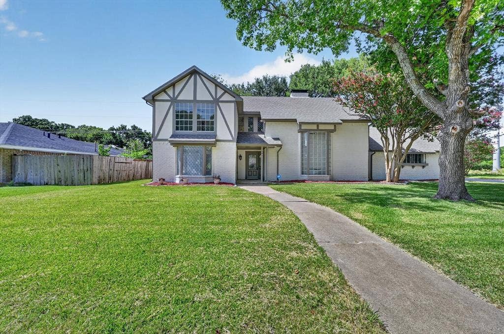 344 Woodbrook Drive, DeSoto, TX 75115