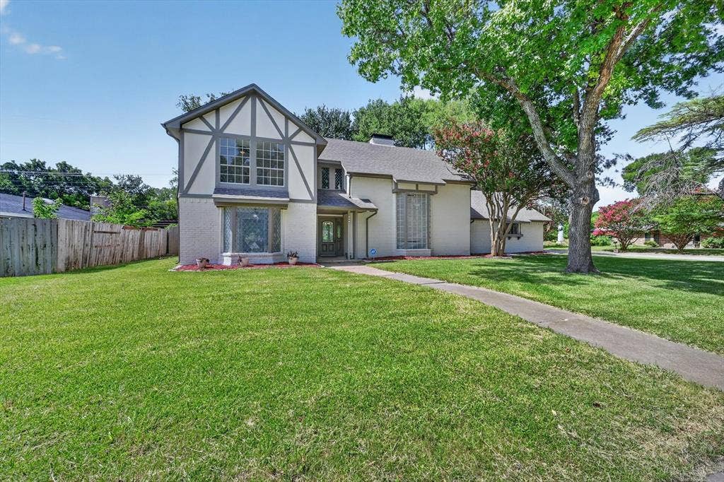344 Woodbrook Drive, DeSoto, TX 75115