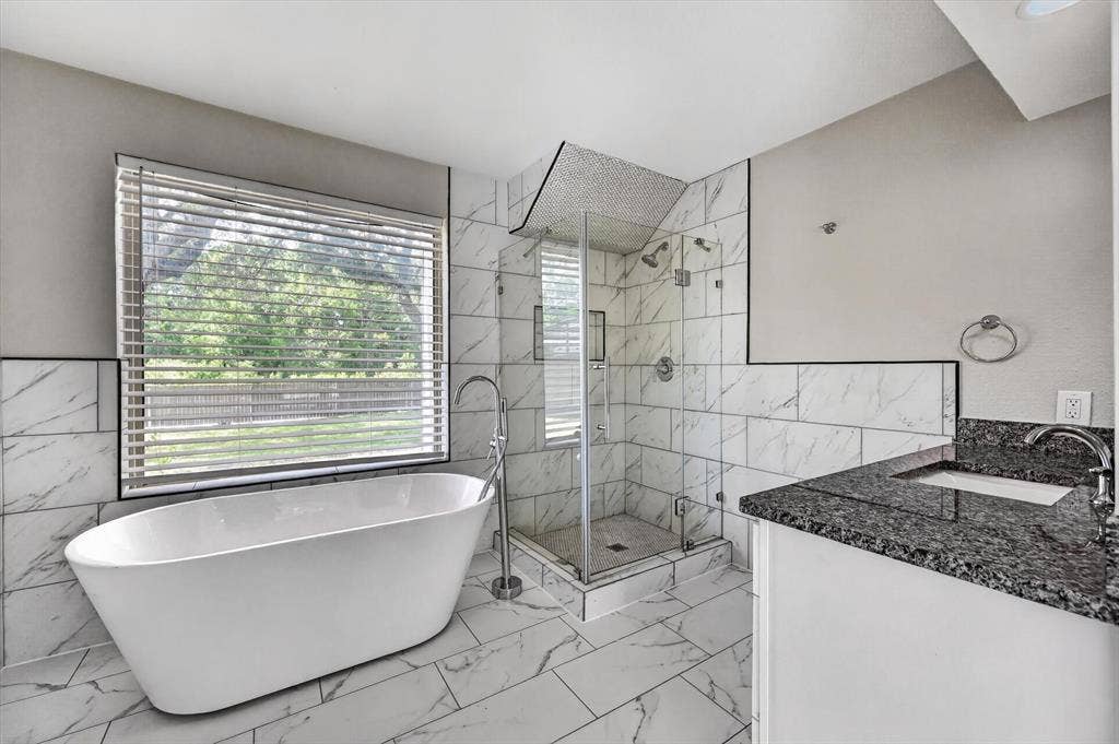 344 Woodbrook Drive, DeSoto, TX 75115