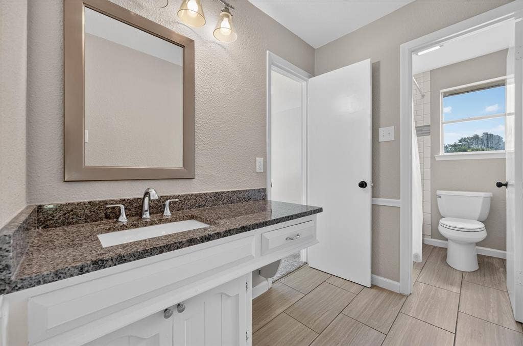 344 Woodbrook Drive, DeSoto, TX 75115