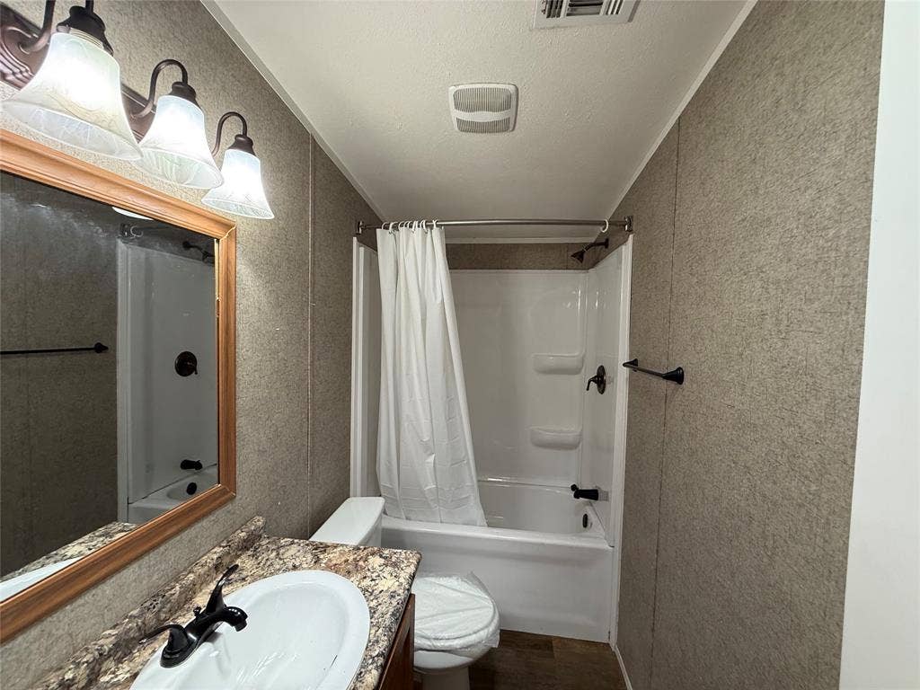 4262 Cactus Drive, Argyle, TX 76226 Located between bedroom 3 & 4