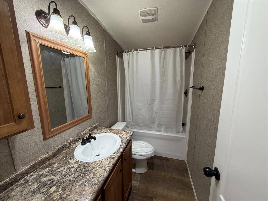 4262 Cactus Drive, Argyle, TX 76226 Located between bedrooms 3 & 4
