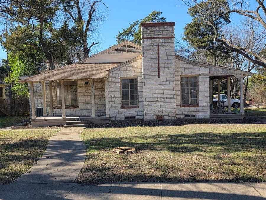 Property photo for 1403 Cedar Oaks Boulevard, Dallas, TX
