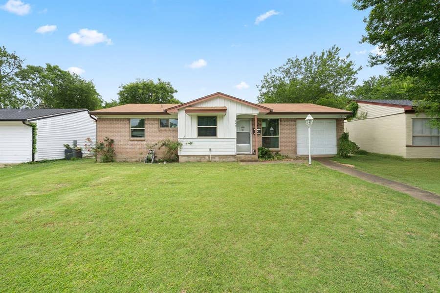 Property photo for 546 Sun Valley Drive, Duncanville, TX