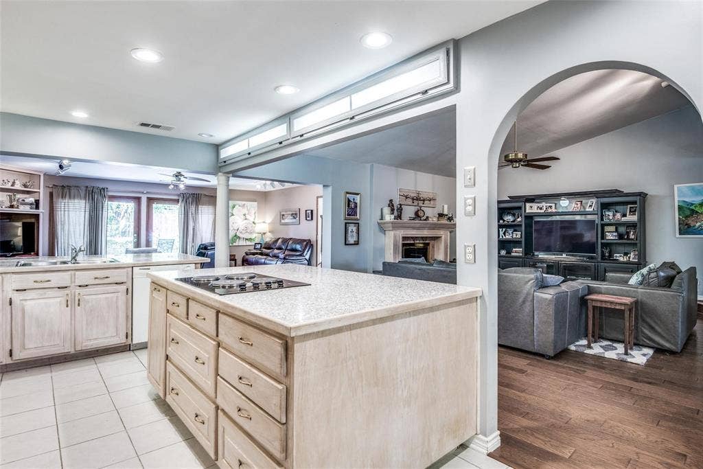 6607 Roundrock Road, Dallas, TX 75248 6607 Roundrock Road, Dallas, TX 75248