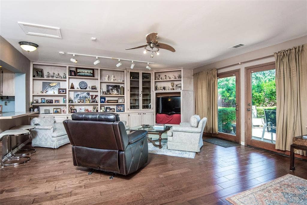 6607 Roundrock Road, Dallas, TX 75248 6607 Roundrock Road, Dallas, TX 75248
