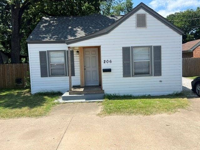 Property photo for 206 W 6th Street, Irving, TX
