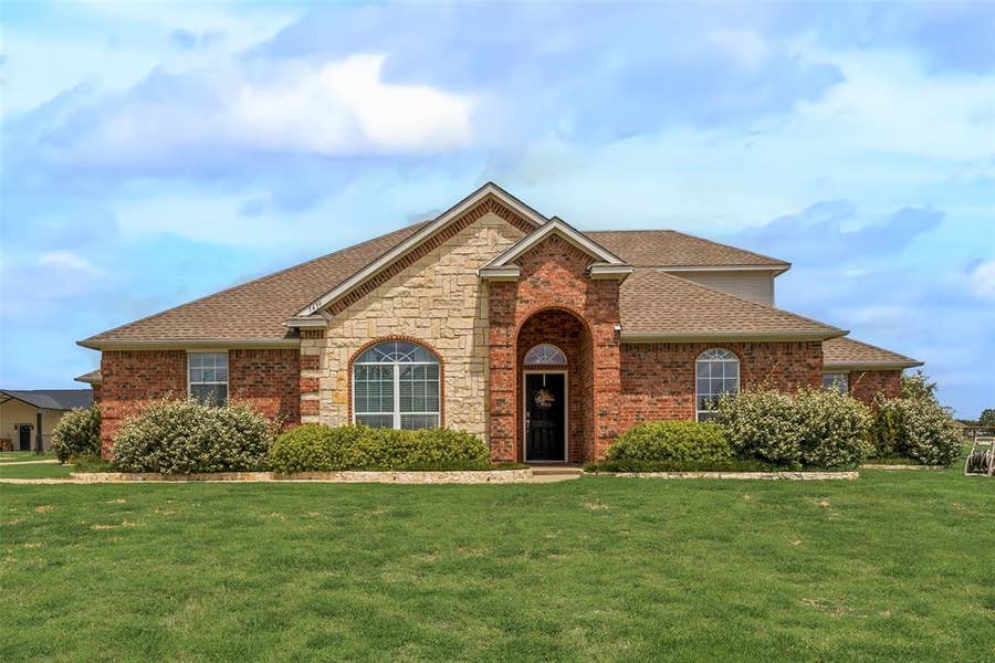 Property photo for 5454 Tree Grace Lane, Kaufman, TX