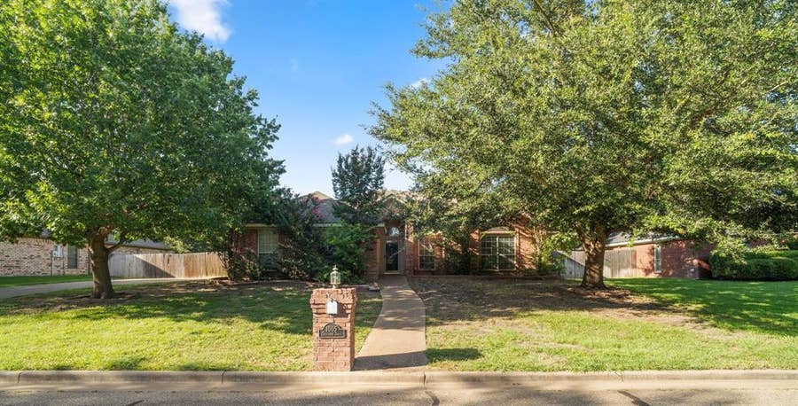 Property photo for 1005 Cheyenne Trail, Hewitt, TX