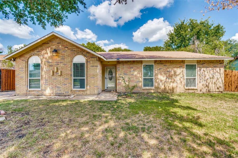 Property photo for 1249 High Meadow Lane, Lancaster, TX