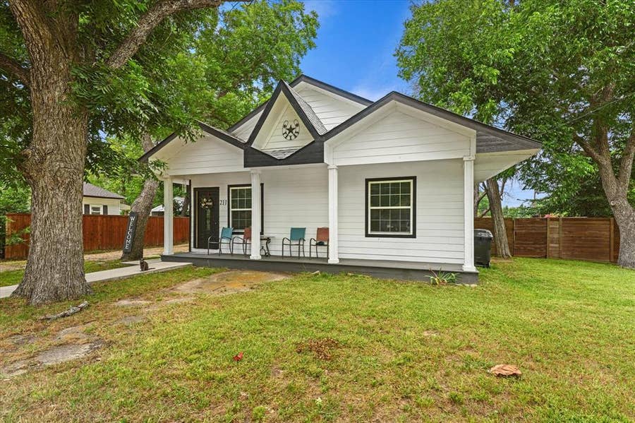 Property photo for 211 N Main Street, Crandall, TX