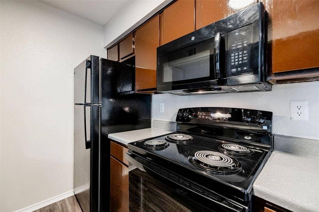 2809 W W William Cannon Drive, #I201, Austin, TX 78745 Up To 8 Weeks Free! Newly renovated units available!