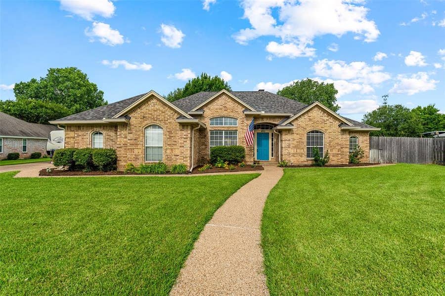 Property photo for 490 Dal Paso Drive, Robinson, TX