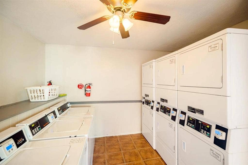 2809 W W William Cannon Drive, #E306, Austin, TX 78745 Up To 8 Weeks Free! Newly renovated units available!