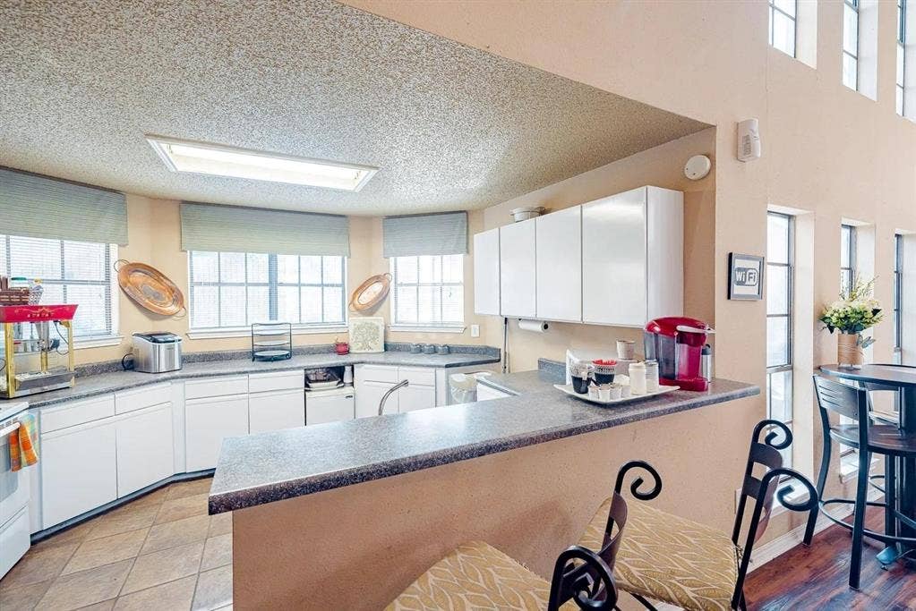 2809 W W William Cannon Drive, #E306, Austin, TX 78745 Up To 8 Weeks Free! Newly renovated units available!