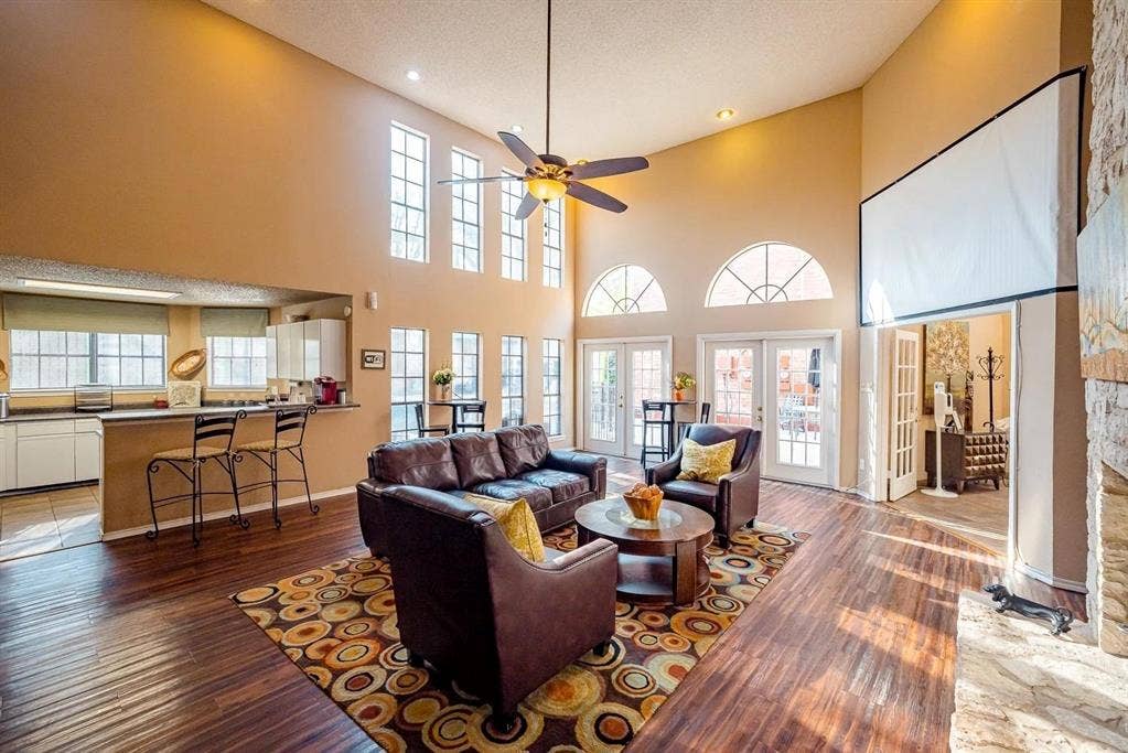 2809 W W William Cannon Drive, #A203, Austin, TX 78745 Up To 8 Weeks Free! Newly renovated units available!