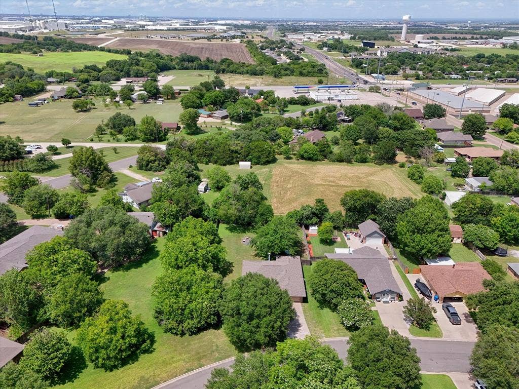 316 E Chapman Road, Hewitt, TX 76643 316 E Chapman Road, Hewitt, TX 76643