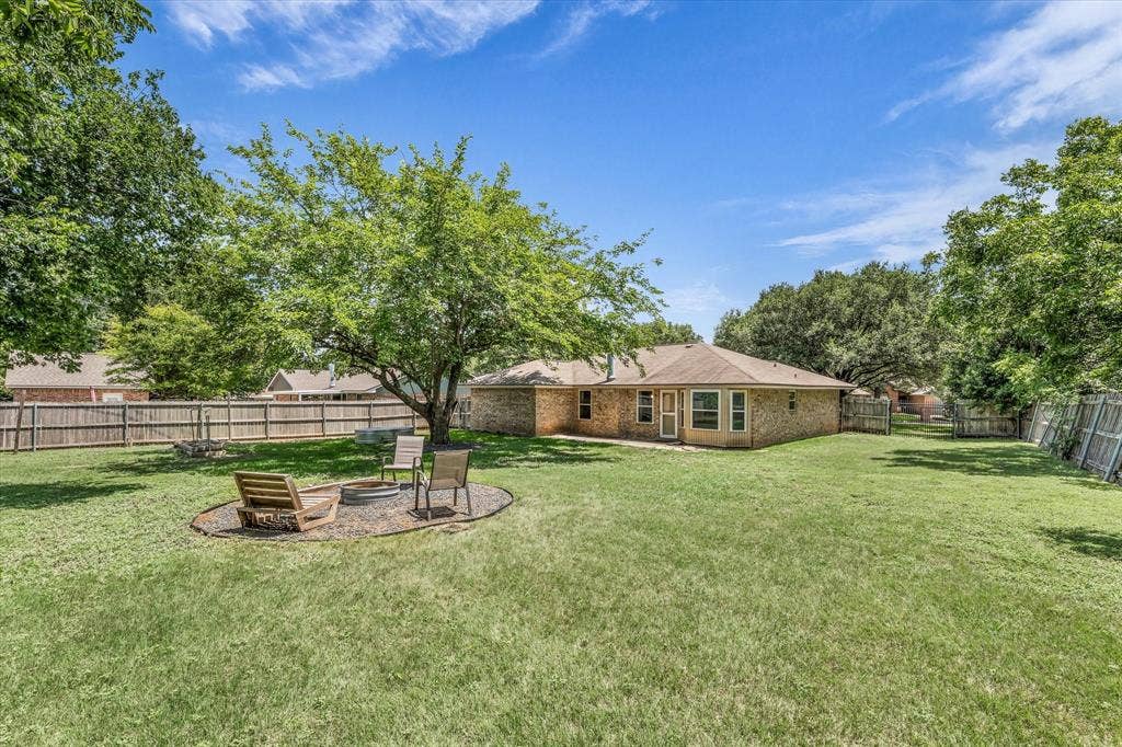 316 E Chapman Road, Hewitt, TX 76643 316 E Chapman Road, Hewitt, TX 76643