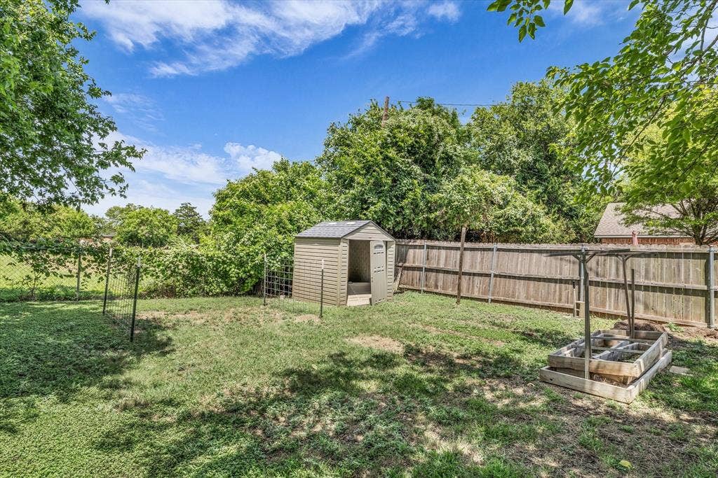 316 E Chapman Road, Hewitt, TX 76643 316 E Chapman Road, Hewitt, TX 76643