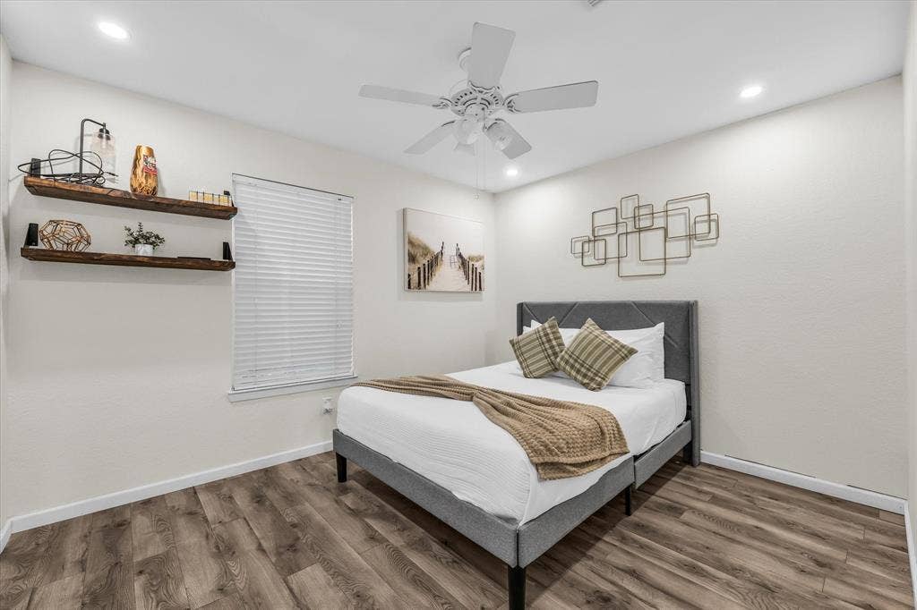 316 E Chapman Road, Hewitt, TX 76643 316 E Chapman Road, Hewitt, TX 76643
