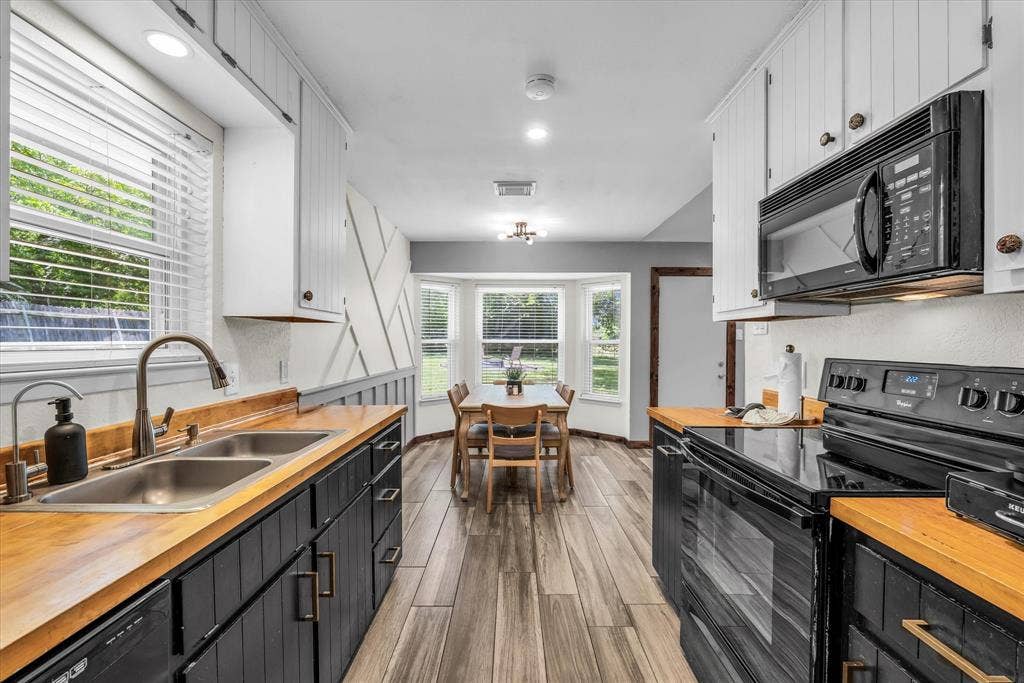 316 E Chapman Road, Hewitt, TX 76643 316 E Chapman Road, Hewitt, TX 76643