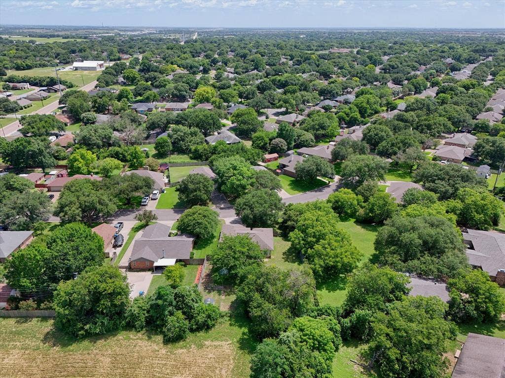 316 E Chapman Road, Hewitt, TX 76643 316 E Chapman Road, Hewitt, TX 76643