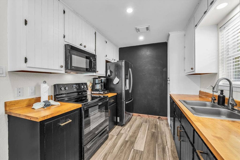 316 E Chapman Road, Hewitt, TX 76643 316 E Chapman Road, Hewitt, TX 76643