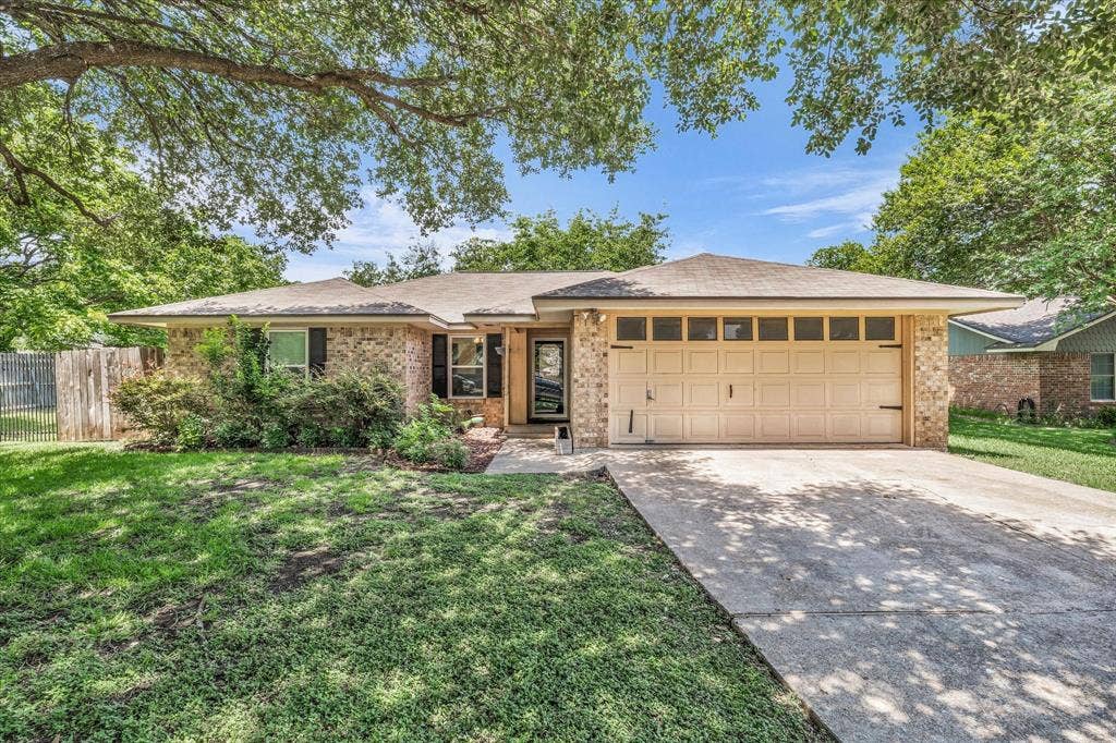 316 E Chapman Road, Hewitt, TX 76643 316 E Chapman Road, Hewitt, TX 76643
