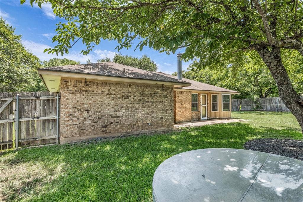 316 E Chapman Road, Hewitt, TX 76643 316 E Chapman Road, Hewitt, TX 76643