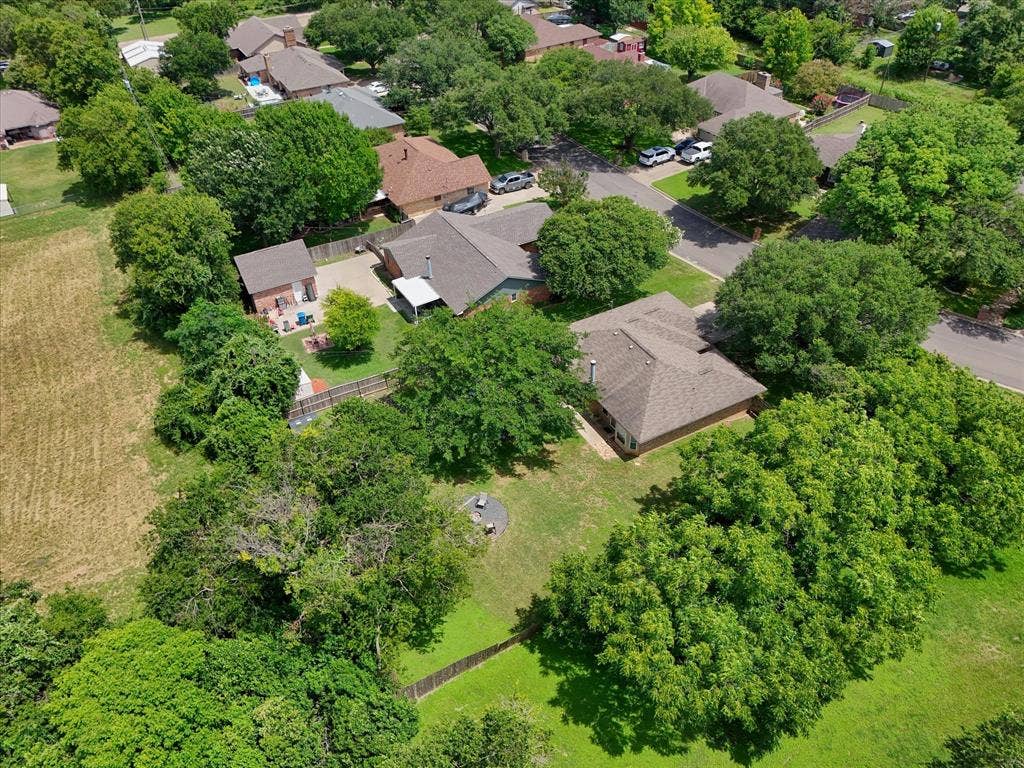 316 E Chapman Road, Hewitt, TX 76643 316 E Chapman Road, Hewitt, TX 76643