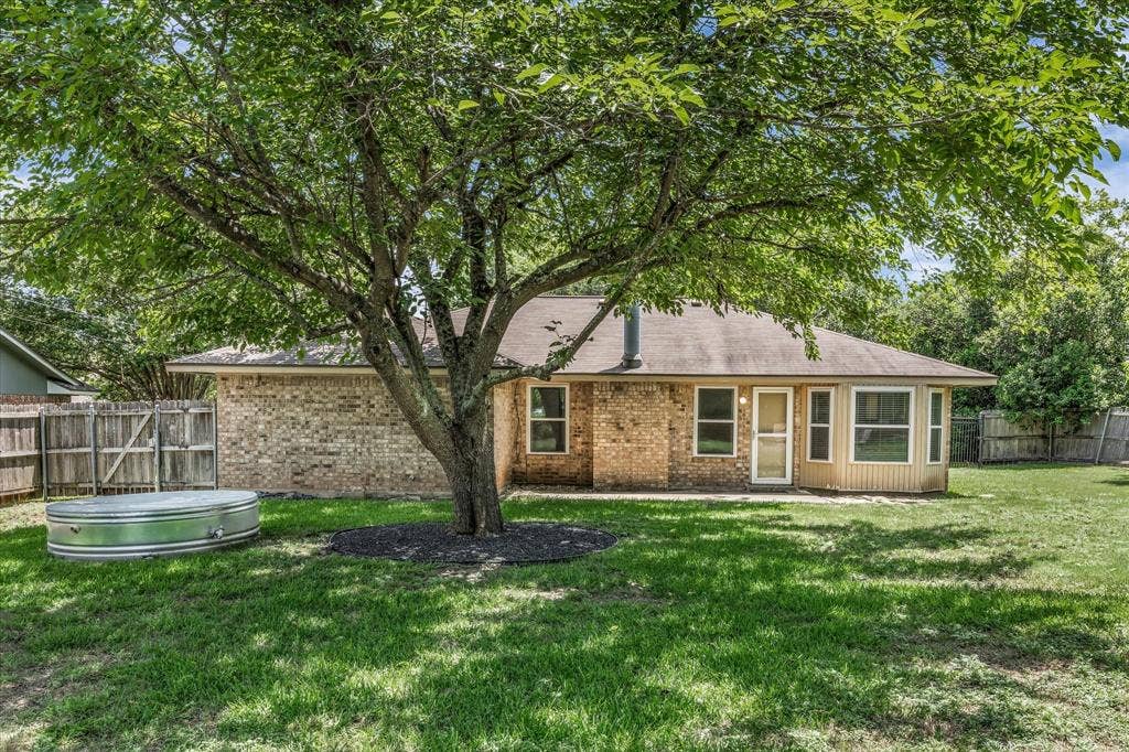316 E Chapman Road, Hewitt, TX 76643 316 E Chapman Road, Hewitt, TX 76643