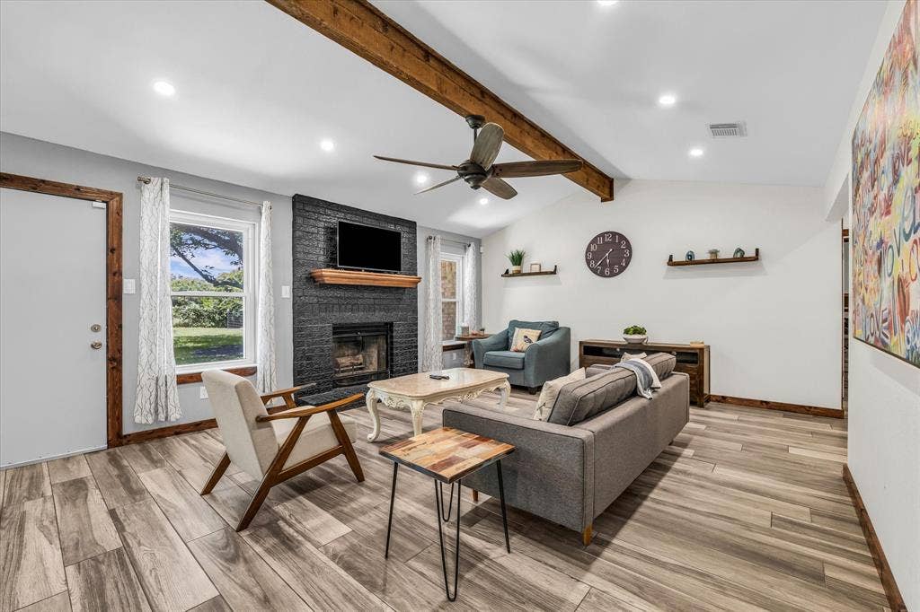 316 E Chapman Road, Hewitt, TX 76643 316 E Chapman Road, Hewitt, TX 76643