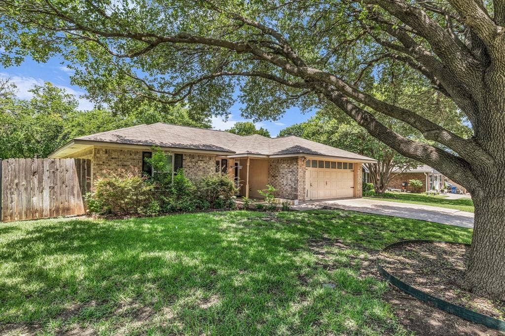 316 E Chapman Road, Hewitt, TX 76643 316 E Chapman Road, Hewitt, TX 76643