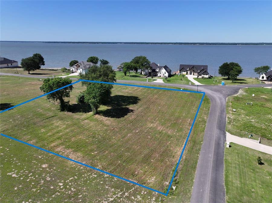 Property photo for 551 Shoreline Drive, Mabank, TX