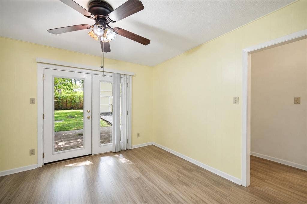 501 Simmons Drive, Euless, TX 76040 501 Simmons Drive, Euless, TX 76040