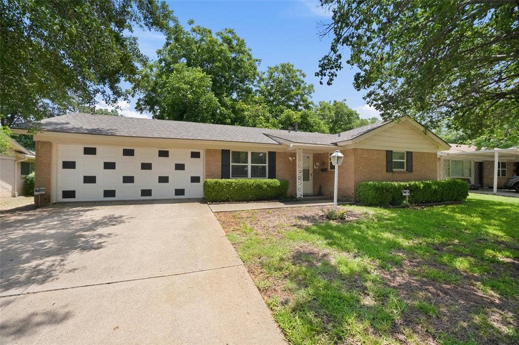501 Simmons Drive, Euless, TX 76040 501 Simmons Drive, Euless, TX 76040