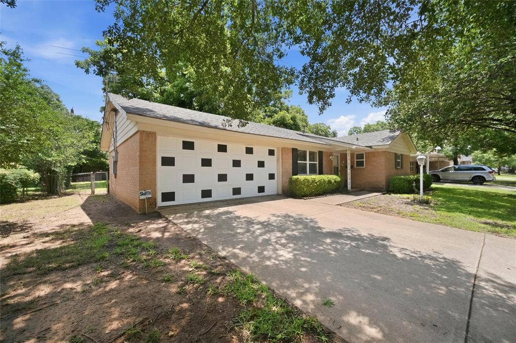 501 Simmons Drive, Euless, TX 76040 501 Simmons Drive, Euless, TX 76040