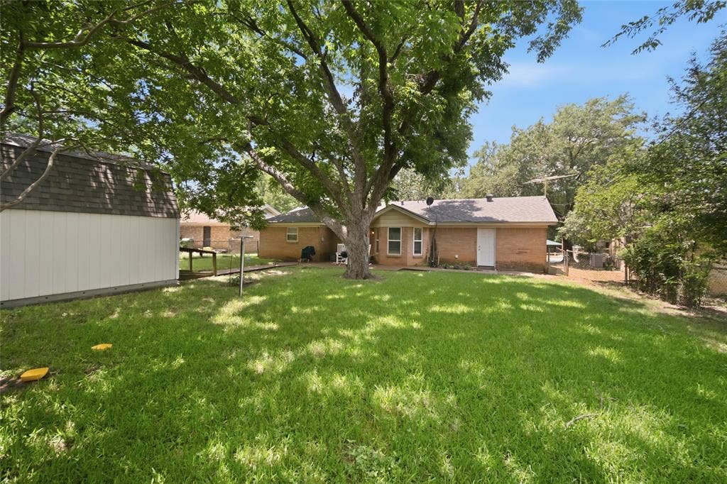 501 Simmons Drive, Euless, TX 76040 501 Simmons Drive, Euless, TX 76040