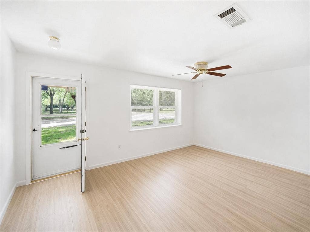 501 Simmons Drive, Euless, TX 76040 501 Simmons Drive, Euless, TX 76040