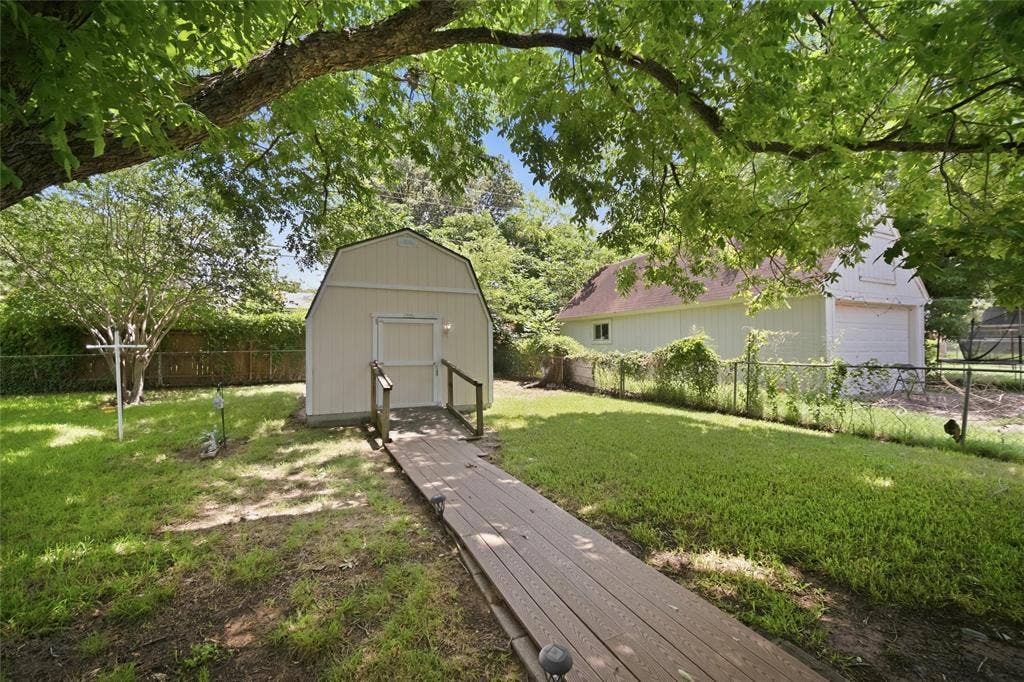501 Simmons Drive, Euless, TX 76040 501 Simmons Drive, Euless, TX 76040