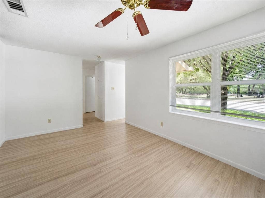 501 Simmons Drive, Euless, TX 76040 501 Simmons Drive, Euless, TX 76040