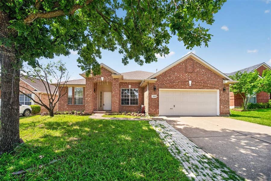 Property photo for 308 Keswick Lane, Mesquite, TX