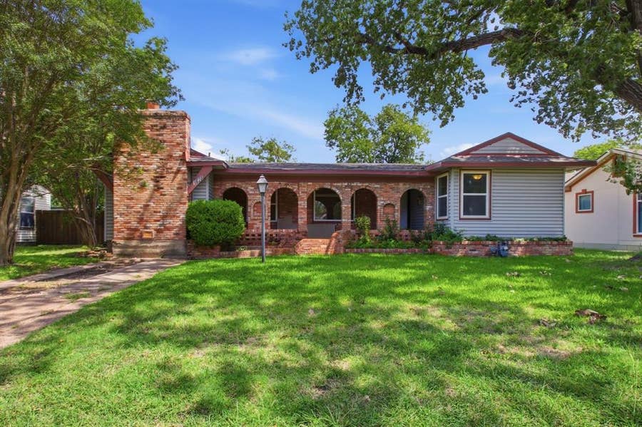 Property photo for 1625 Meadowbrook Drive, Garland, TX