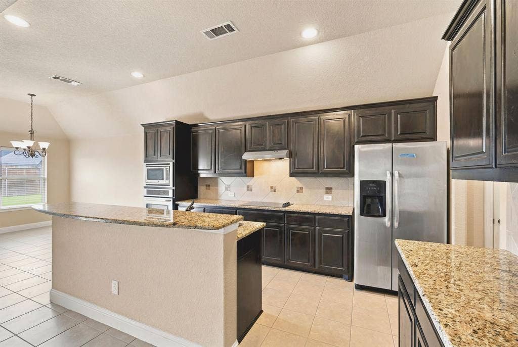 5610 Paradise Drive, Midlothian, TX 76065