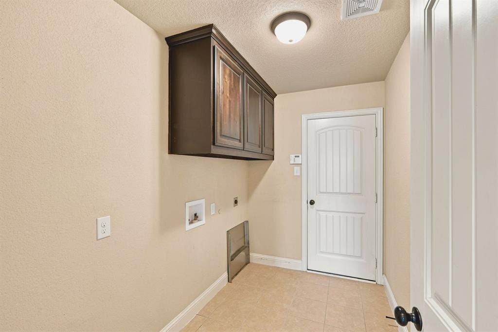 5610 Paradise Drive, Midlothian, TX 76065