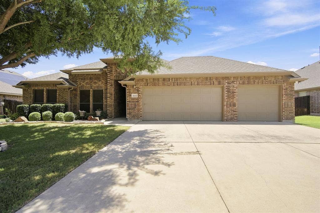 5610 Paradise Drive, Midlothian, TX 76065