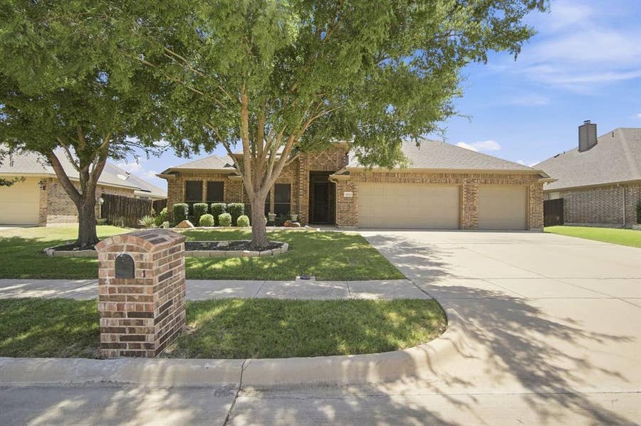 Property photo for 5610 Paradise Drive, Midlothian, TX
