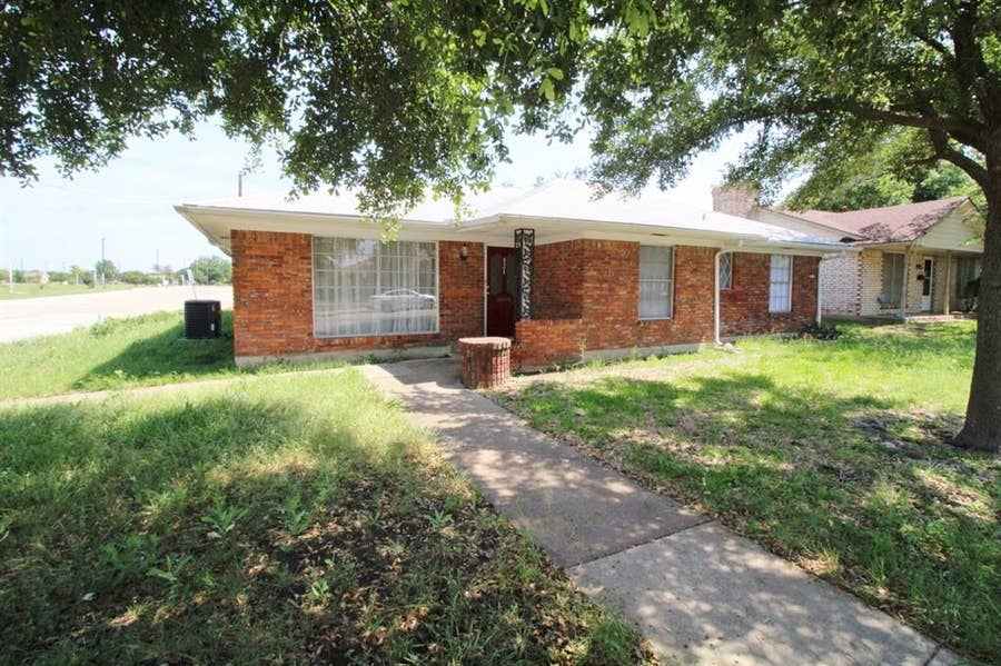 Property photo for 821 Rea Avenue, Lancaster, TX