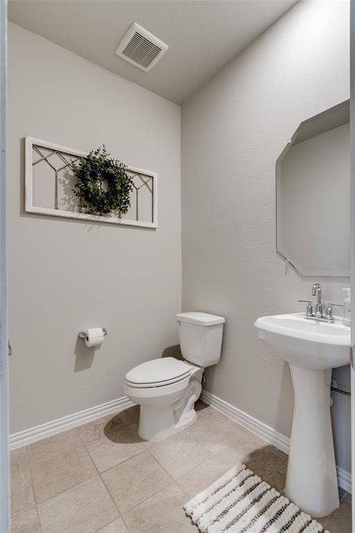 2120 Draco Drive, Haslet, TX 76052 half bath near primary suite