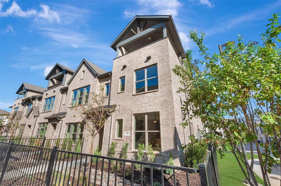 Property photo for 4827 Fuller Court, #501, Irving, TX
